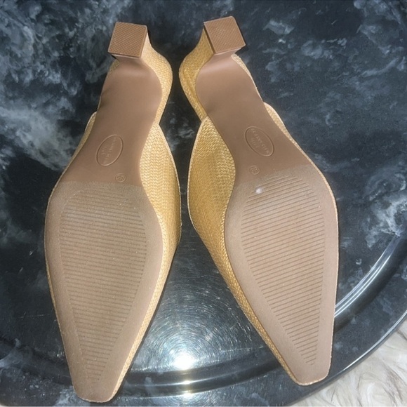 Ak anne klein iflex shoes aklaverne Nine West Gold Slip-On Mules - Picture 4 of 10